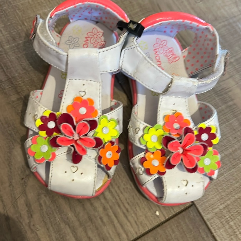 Girls wonder kids, sandals white with multicolored flowers Velcro closure